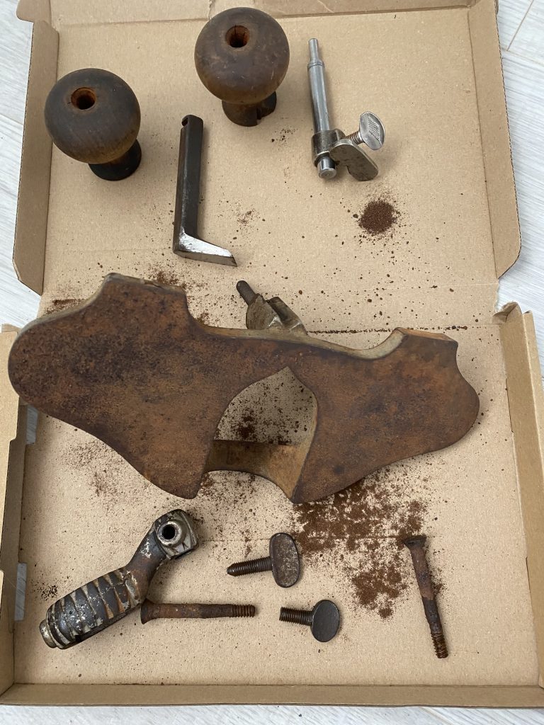 Rusty Stanley 71 router plane dismantled